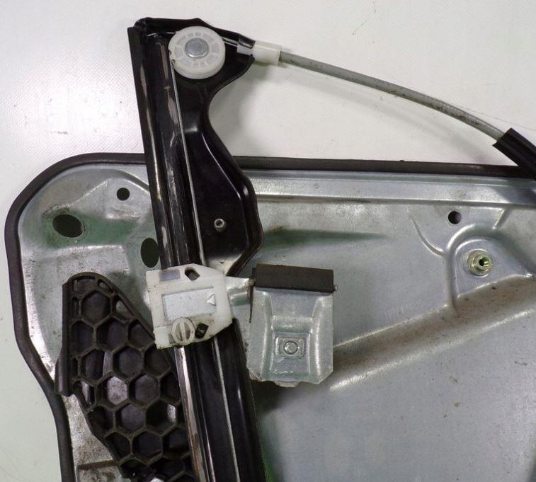 Skoda Fabia I 1999-2007 hatchback 1.2 petrol MT 40 kW 2004  Mechanizmus stieračov predný pravý 601959802A