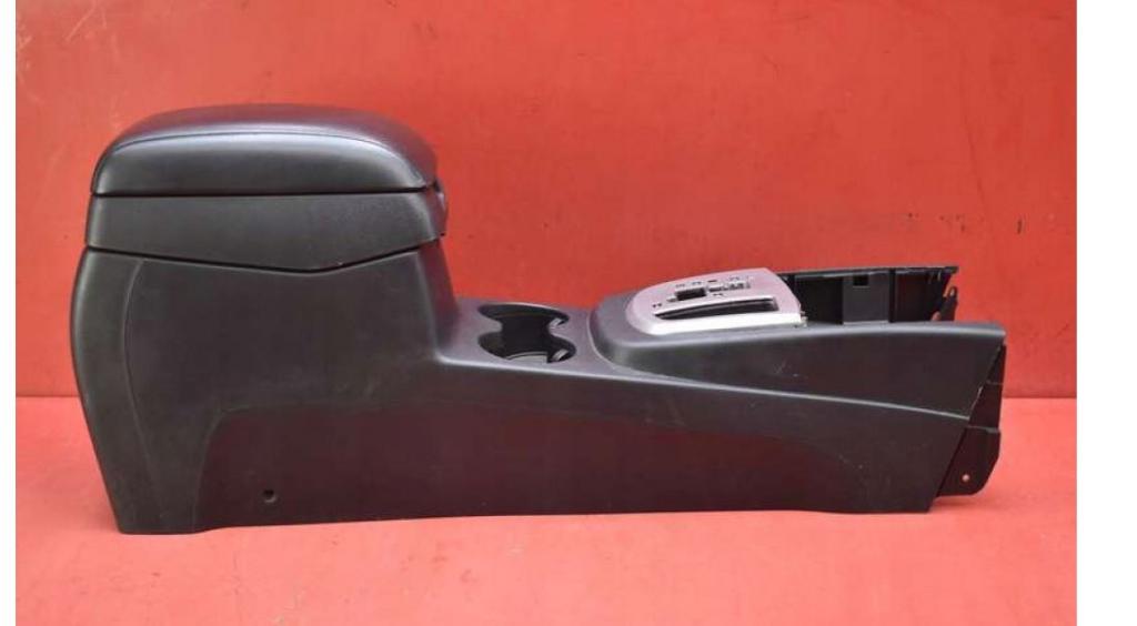 Hyundai Santa Fe II 2006-2012 hatchback 2.2 CRDI diesel AT 110 kW 2007  Lakťová opierka 84691-2B000