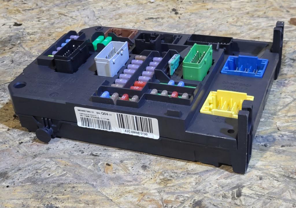 Peugeot 508 2010-2018 sedan 1.6 HDI diesel AT 88 kW 2017  Poistková skrinka 9806687980