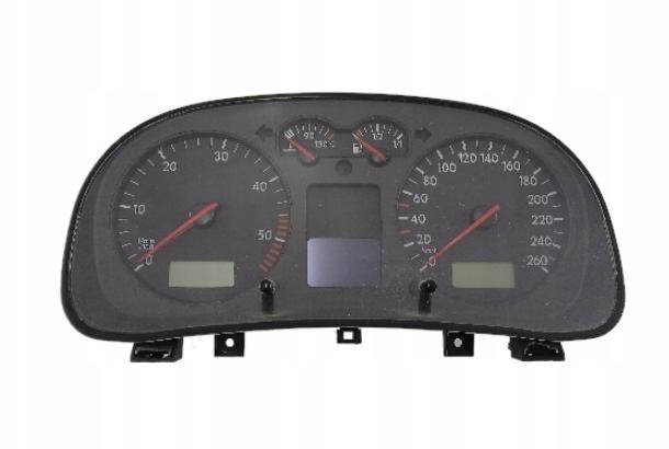 Volkswagen Golf IV 1997-2003 hatchback 1.9 TDI diesel 85 kW 1999  Prístrojová doska 1J0920826C