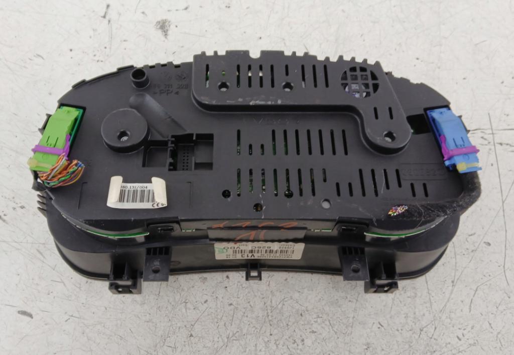 Volkswagen Golf IV 1997-2003 hatchback 1.9 TDI diesel 85 kW 1999  Prístrojová doska 1J0920826C