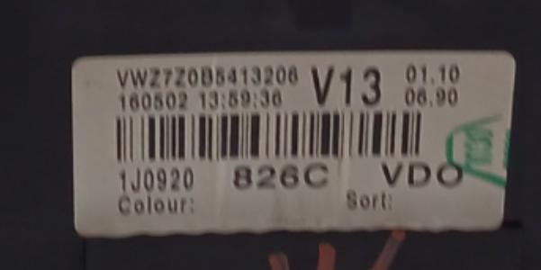 Volkswagen Golf IV 1997-2003 hatchback 1.9 TDI diesel 85 kW 1999  Prístrojová doska 1J0920826C