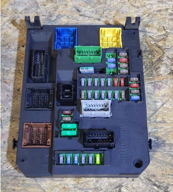 Peugeot 508 2010-2018 sedan 1.6 HDI diesel AT 88 kW 2017  Poistková skrinka 9806687980