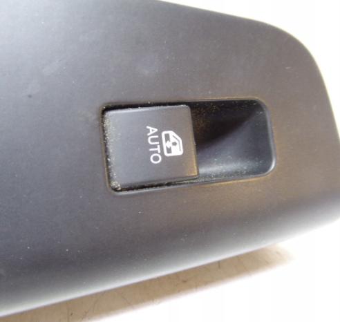 Kia Ceed I 2006-2012 combi 1.6 CRDI diesel 85 kW 2009  Prepínač ovládania okna predný pravý