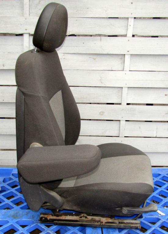 Opel Meriva A 2002-2010 hatchback 1.8 16v petrol AT 92 kW 2005  Sedadlo predné ľavé