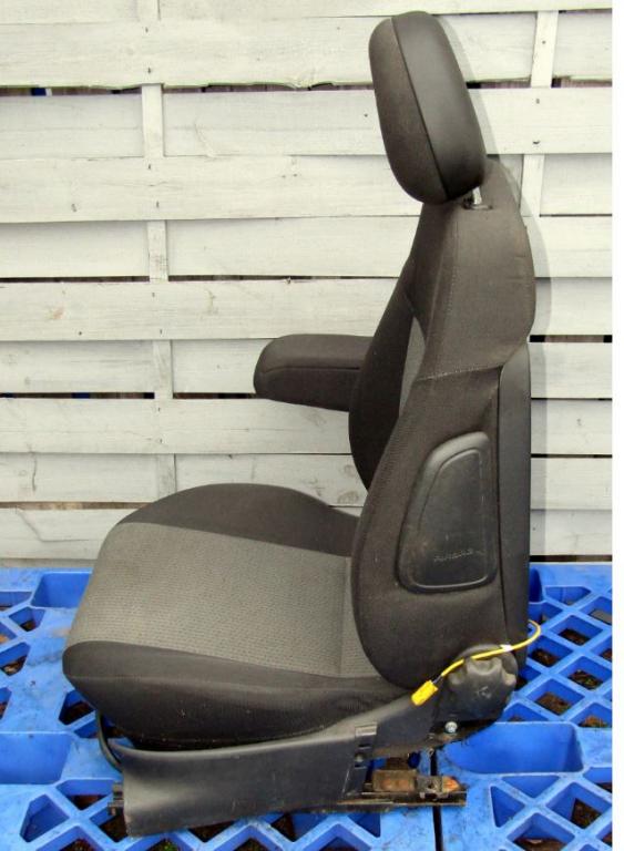 Opel Meriva A 2002-2010 hatchback 1.8 16v petrol AT 92 kW 2005  Sedadlo predné ľavé