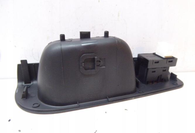 Kia Ceed I 2006-2012 combi 1.6 CRDI diesel 85 kW 2009  Prepínač ovládania okna predný pravý