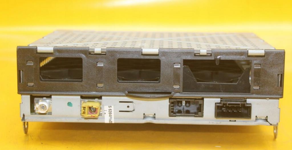 Audi A6 C5 1997-2004 sedan 1.9 TDI diesel MT 96 kW 2003  Zosilňovač 4F0035541B 4E0910541F