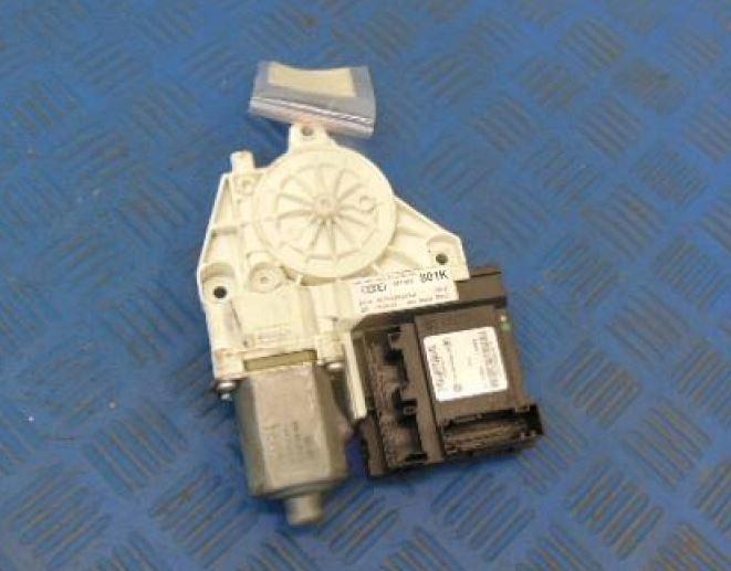 Audi A3 8P 2003-2012 hatchback 2.0 TDI diesel MT 100 kW 2005  Motorček okien predný ľavý 8P0959801K