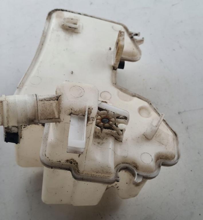 Skoda Superb II 2008-2015 combi 2.0 TDI diesel AT 125 kW 2014  Nádržka ostrekovačov 3T0955453