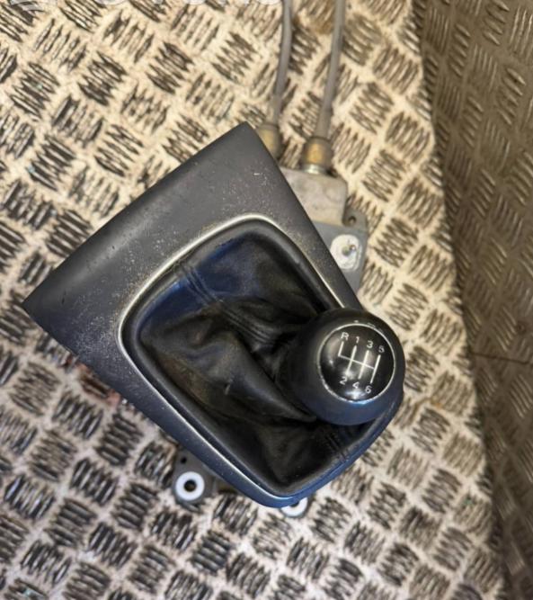 Audi A3 8L 1996-2003 hatchback 1.9 TDI diesel MT 96 kW 2003 Rýchlostná páka (kulisa) 1J0711049S