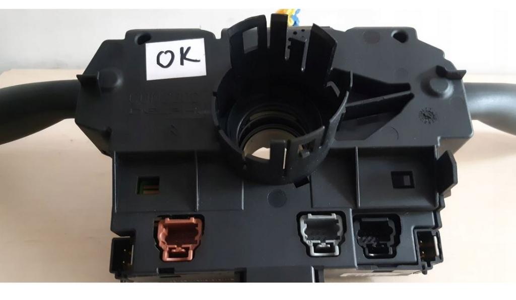 Peugeot 307 hatchback 1.6 HDI diesel 66 kW 2007  Prepínacie páčky pod volantom 96477540XT