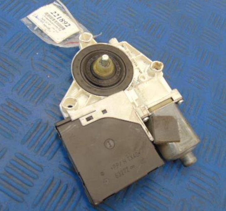 Audi A3 8P 2003-2012 hatchback 2.0 TDI diesel MT 100 kW 2005  Motorček okien predný ľavý 8P0959801K