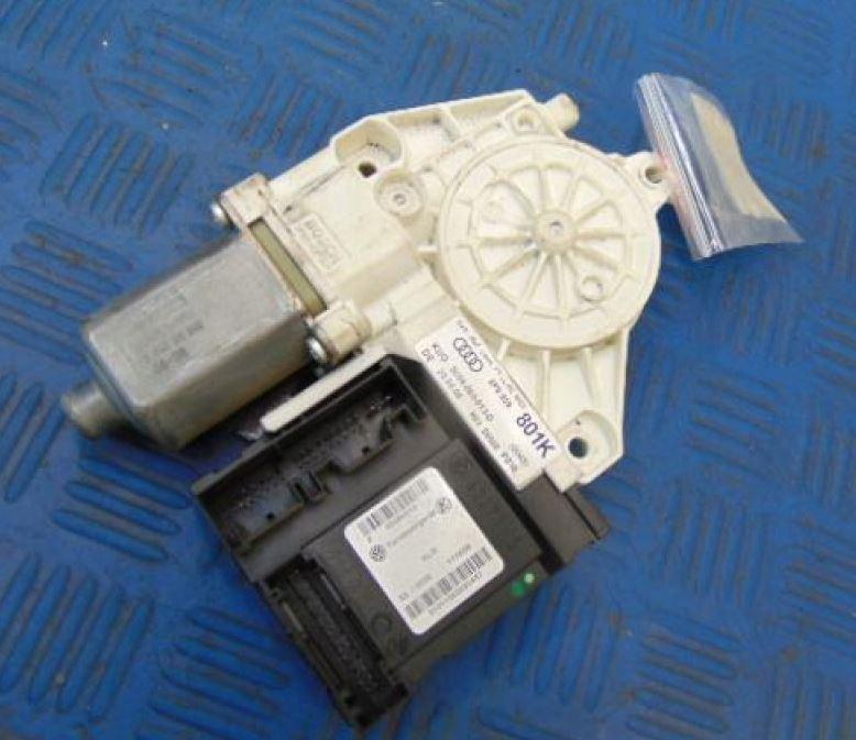 Audi A3 8P 2003-2012 hatchback 2.0 TDI diesel MT 100 kW 2005  Motorček okien predný ľavý 8P0959801K