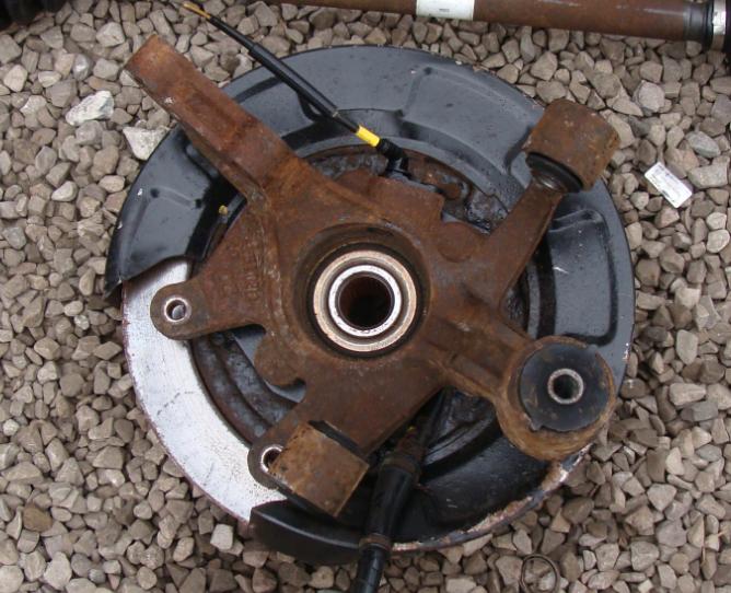 Hyundai Tucson I 2004-2009 suv 2.0 16v 4x4 Náboj kolesa zadný pravý 527602E500