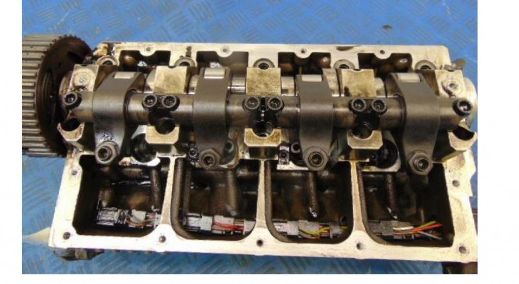 Volkswagen Golf V 2003-2009 hatchback 1.9 TDI diesel MT 77 kW 2006  Hlava valcov 038103373R