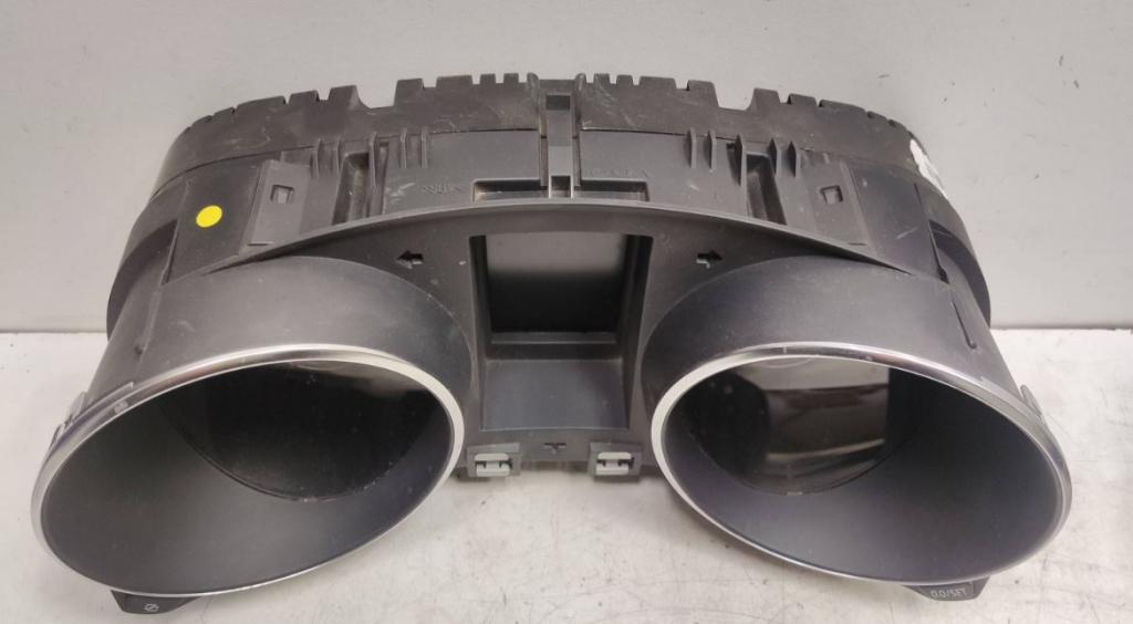 Volkswagen Golf VI 2008-2013 hatchback 2.0 TDI diesel MT 81 kW 2009  Prístrojová doska 5K0920870C 10819010863