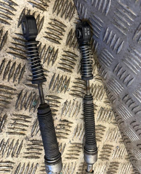 Audi A3 8L 1996-2003 hatchback 1.9 TDI diesel MT 96 kW 2003 Rýchlostná páka (kulisa) 1J0711049S