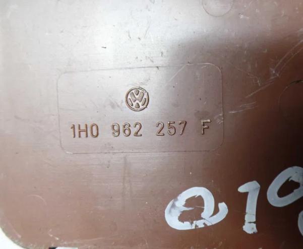 Volkswagen Polo III 6N 1994-2001 Pumpa centrálneho zámku 1H0962257F