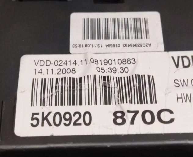 Volkswagen Golf VI 2008-2013 hatchback 2.0 TDI diesel MT 81 kW 2009  Prístrojová doska 5K0920870C 10819010863
