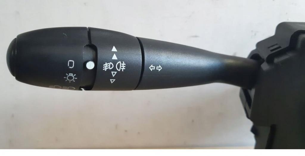 Citroen Xsara Picasso hatchback 2.0 HDI diesel MT 66 kW 2001  Prepínacie páčky pod volantom 96595072XT