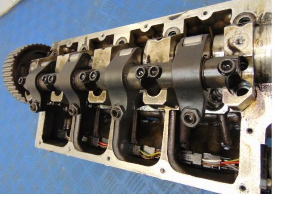 Volkswagen Golf V 2003-2009 hatchback 1.9 TDI diesel MT 77 kW 2006  Hlava valcov 038103373R