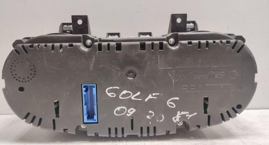 Volkswagen Golf VI 2008-2013 hatchback 2.0 TDI diesel MT 81 kW 2009  Prístrojová doska 5K0920870C 10819010863