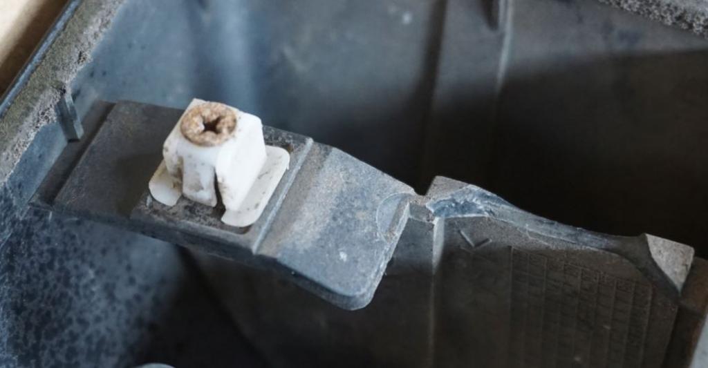 Mitsubishi Pajero Pinin 1998-2007 hatchback 1.8 petrol MT 84 kW 2002  Lišta osvetlenia ŠPZ MR416063