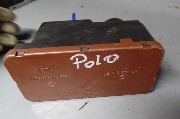 Volkswagen Polo III 6N 1994-2001 Pumpa centrálneho zámku 1H0962257F