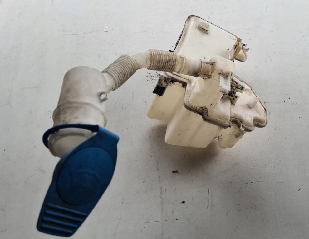 Skoda Superb II 2008-2015 combi 2.0 TDI diesel AT 125 kW 2014  Nádržka ostrekovačov 3T0955453