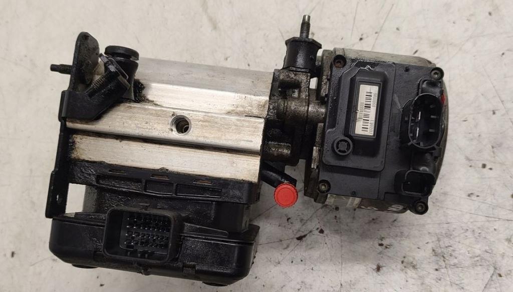 Citroen C6 2005-2012 sedan 2.7 HDI diesel AT 150 kW 2009  Palivové čerpadlo 9654068680