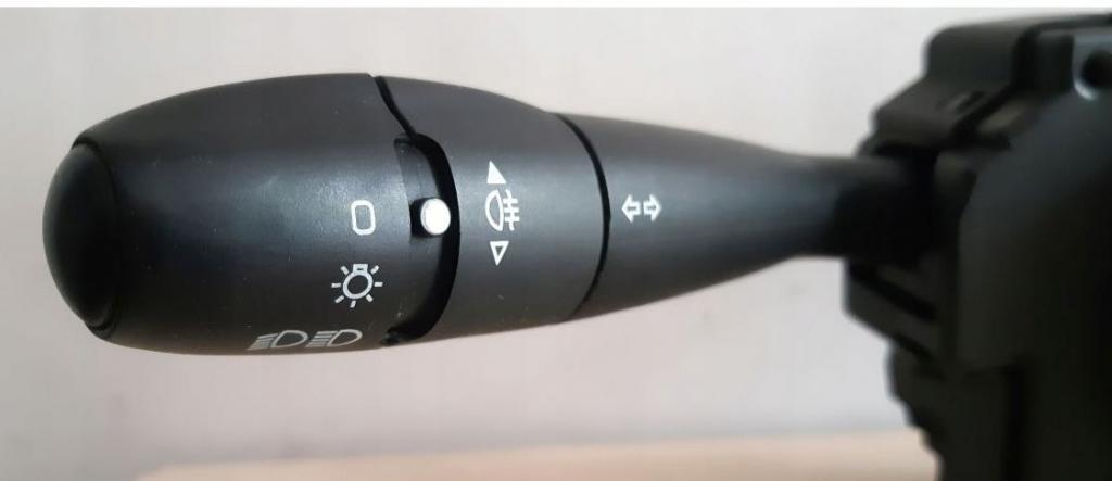 Peugeot 307 hatchback 1.6 HDI diesel 66 kW 2007  Prepínacie páčky pod volantom 96477540XT