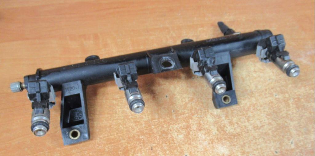 Peugeot 206 hatchback 1.1 8v petrol MT 44 kW 2003  Vstrekovacia lišta IPM002