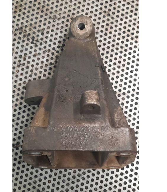 Mercedes Sprinter II 906 2006- hatchback 2.2 CDI diesel 80 kW 2002  Držiak motora A6462230304