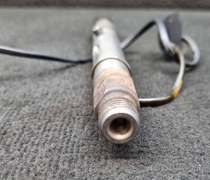 Audi A6 C5 1997-2004 sedan 2.5 TDI diesel MT 132 kW 2001  Vstrekovač paliva 059130202F