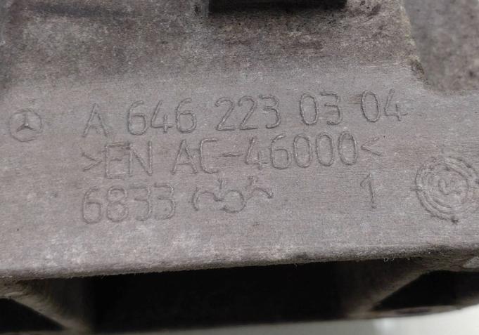 Mercedes Sprinter II 906 2006- hatchback 2.2 CDI diesel 80 kW 2002  Držiak motora A6462230304