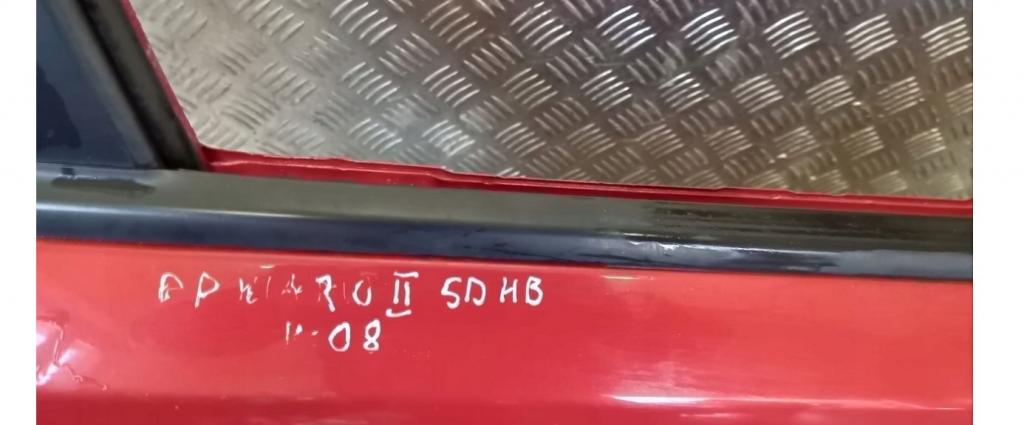 Kia Rio II 2005-2011 hatchback 1.4 16v petrol MT 71 kW 2009  Dvere predné pravé