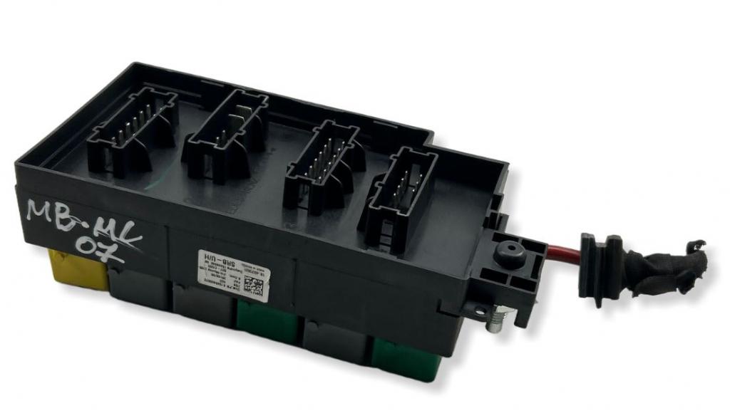 Mercedes ML W164 2005-2011 hatchback 3.0 CDI diesel AT 165 kW 2008  Poistková skrinka A1645400072 2519205 5072426