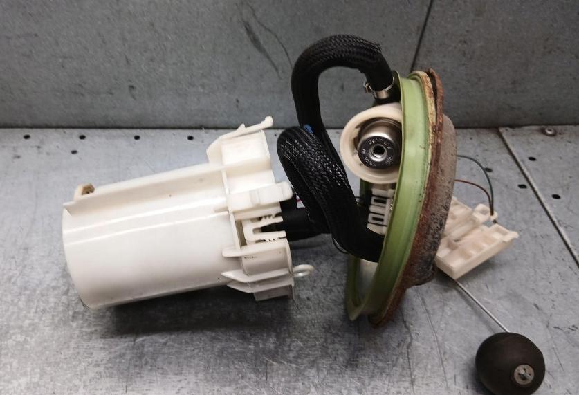 Opel Corsa C 2000-2006 Snímač hladiny paliva