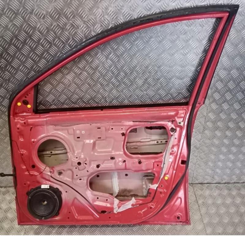 Kia Rio II 2005-2011 hatchback 1.4 16v petrol MT 71 kW 2009  Dvere predné pravé