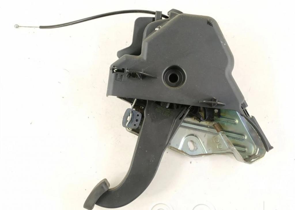 Mercedes E W212 2009-2016 sedan 3.0 CDI V6 diesel 642890 AT 170 kW 2009  Ručná brzda 2044200084 2046891308