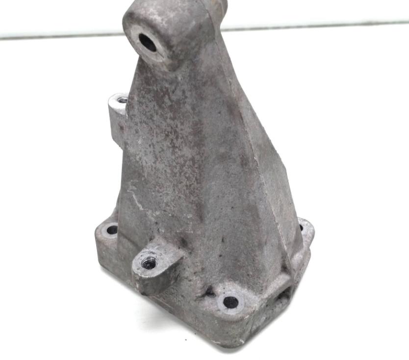 Mercedes Sprinter II 906 2006- hatchback 2.2 CDI diesel 80 kW 2002  Držiak motora A6462230304