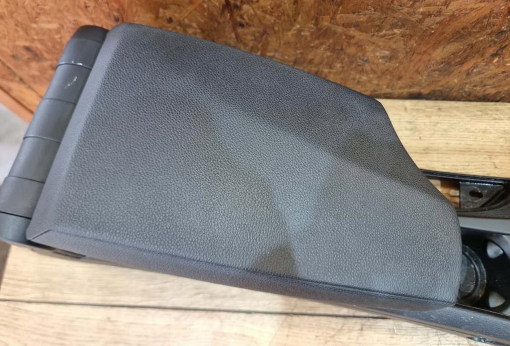 BMW E87 E81 Stredový tunel