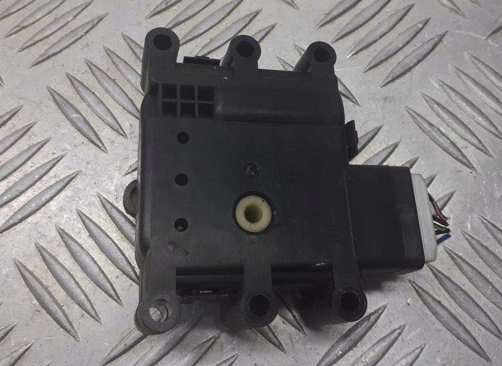 Mazda 3 I BK 2003-2009 sedan 1.6 petrol MT 77 kW 2004  Motorček kúrenia