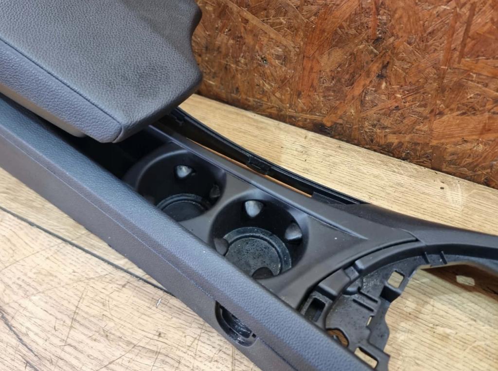 BMW E87 E81 Stredový tunel