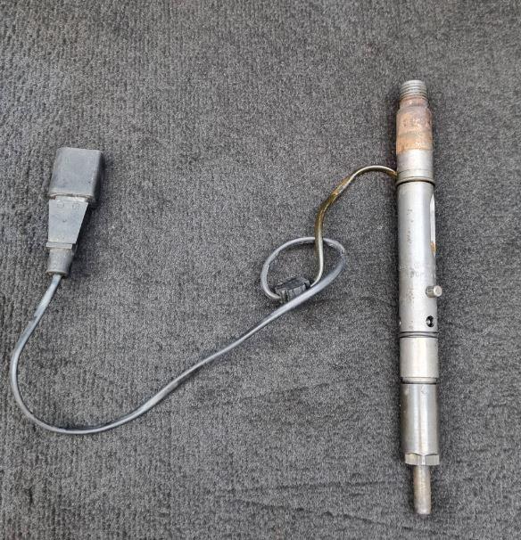 Audi A6 C5 1997-2004 sedan 2.5 TDI diesel MT 132 kW 2001  Vstrekovač paliva 059130202F