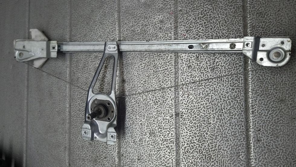 Volkswagen Polo III 6N 1994-2001 hatchback 1.0 petrol MT 37 kW 2000  Mechanizmus sťahovania okna zadný pravý 6N4839402