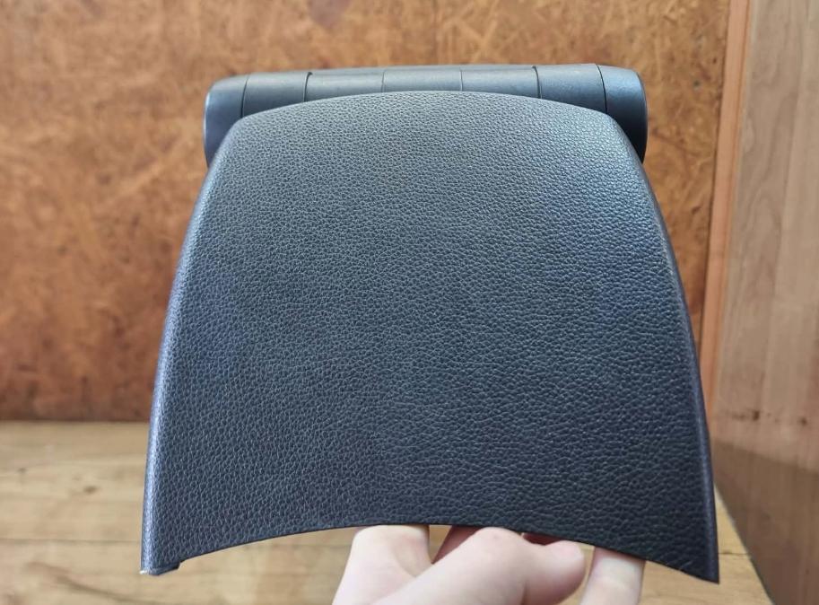 BMW E87 E81 Stredový tunel