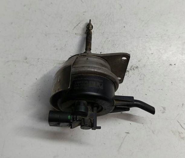 Volkswagen Passat B8 2014- combi 2.0 TDI diesel MT 110 kW 2015  Regulátor (nastavovač) turbodúchadla 40131350