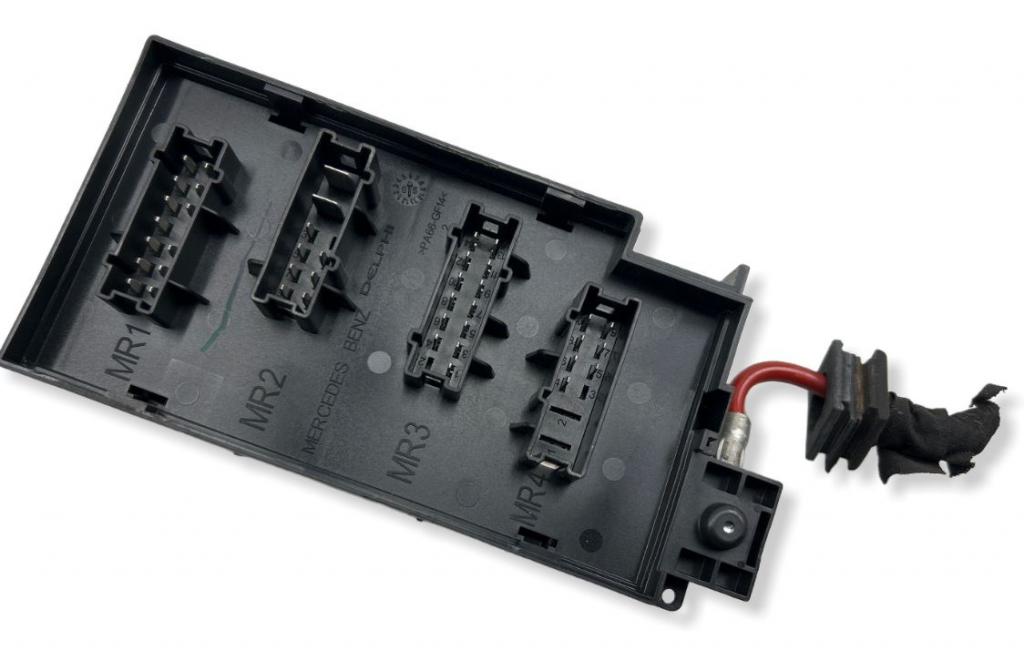 Mercedes ML W164 2005-2011 hatchback 3.0 CDI diesel AT 165 kW 2008  Poistková skrinka A1645400072 2519205 5072426